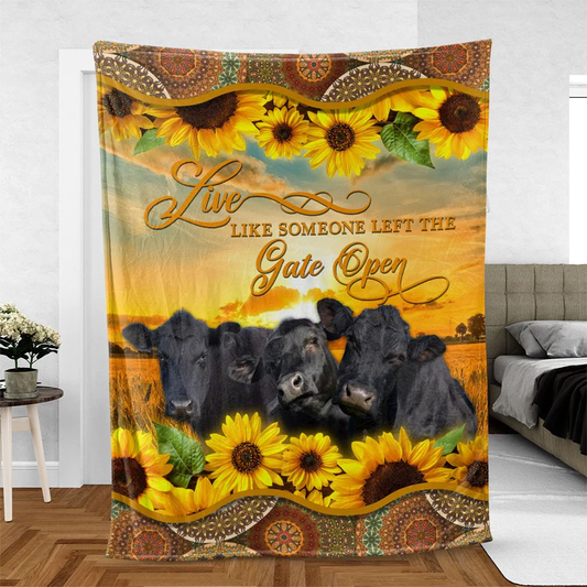 Joycorners Black Angus Cattle Personalized Name Blanket